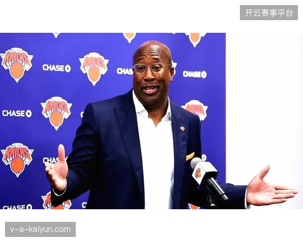 尼克斯第二阵容几乎隐形，布朗教练依靠极致压缩轮换在下半场完成逆转